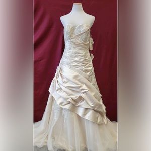 David’s bridal fairy tales wedding dress size 12 new with tags